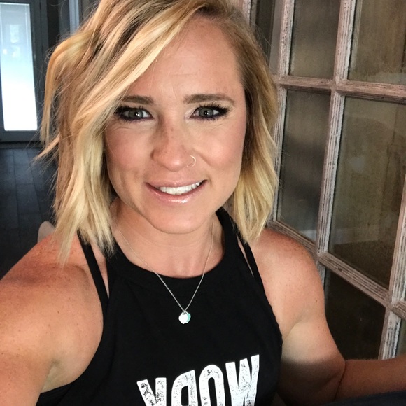 Meet your Posher, Jessica - Picture 2 of 5